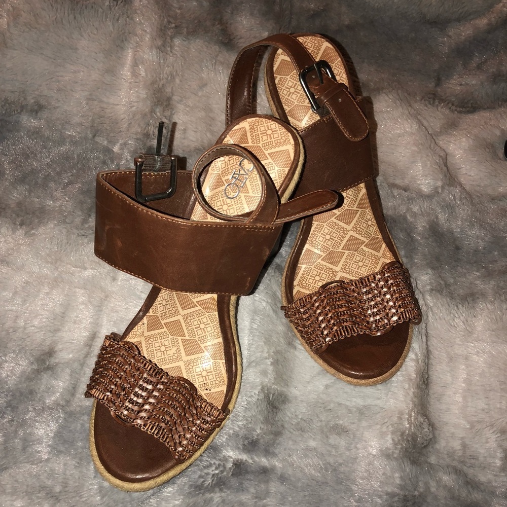 Light brown Heels - Picture 2 of 3